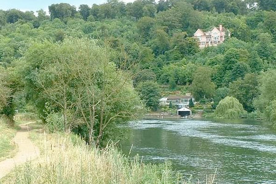 Walk the Thames Path